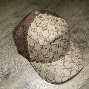 Gucci GG Supreme Baseball Hat– Beige/Ebony